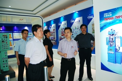 2010年，浙江省副省長王建滿考察天通