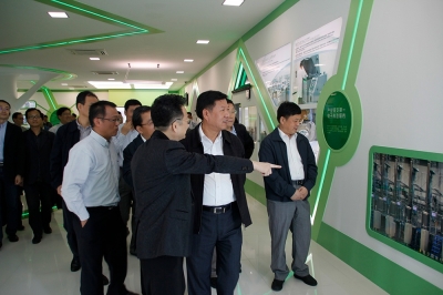 2012年，時任浙江省副省長毛光烈視察天通